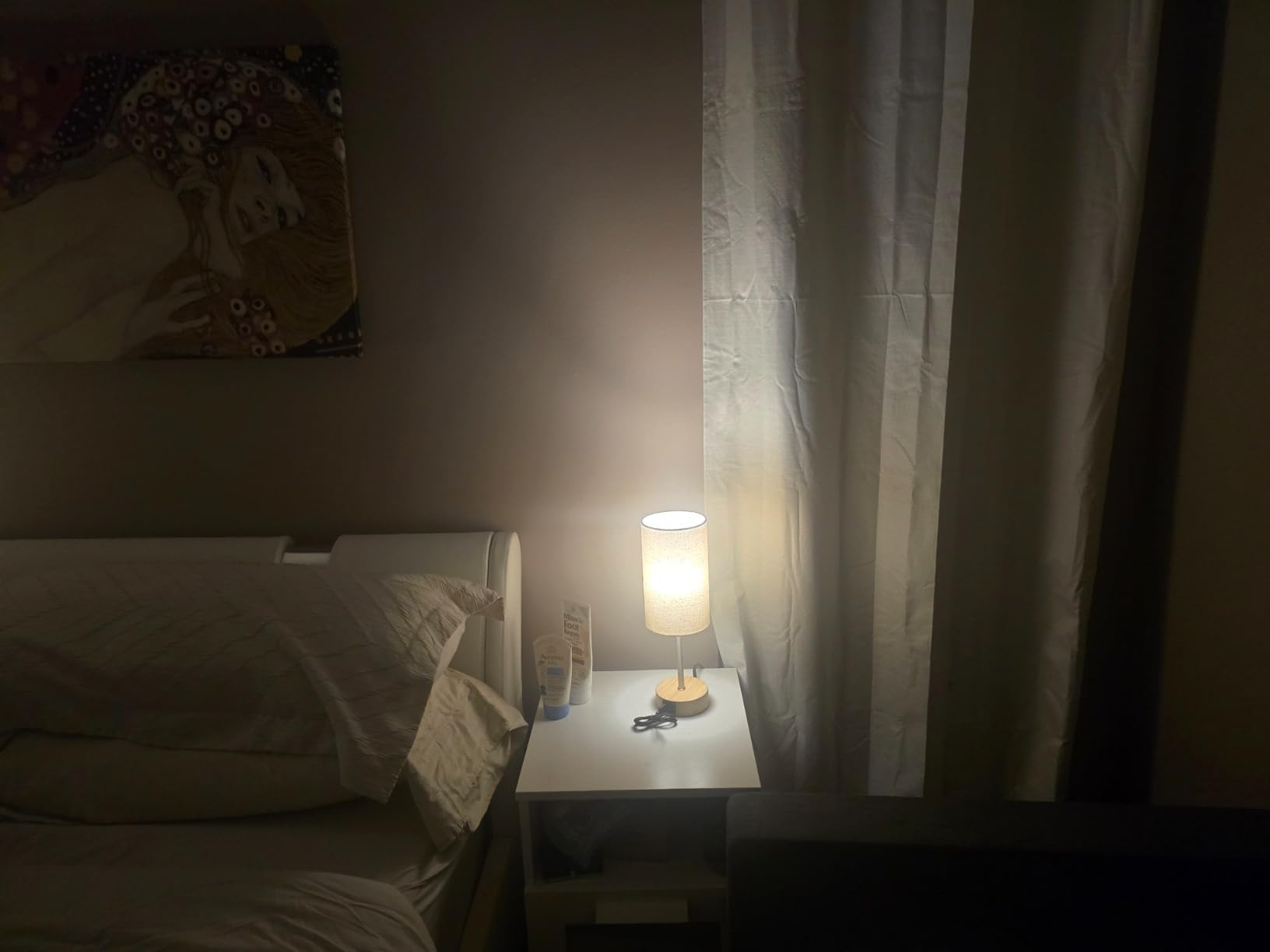 bedside lamp with usb port